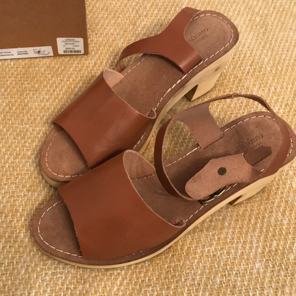 🌸 Urban Outfitters 🌸 super cute clog sandal!